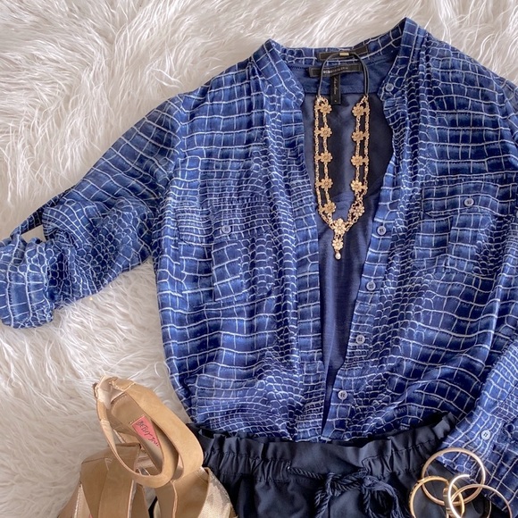 BCBG MaxAzaria Blue Printed Blouse size S - Picture 2 of 9